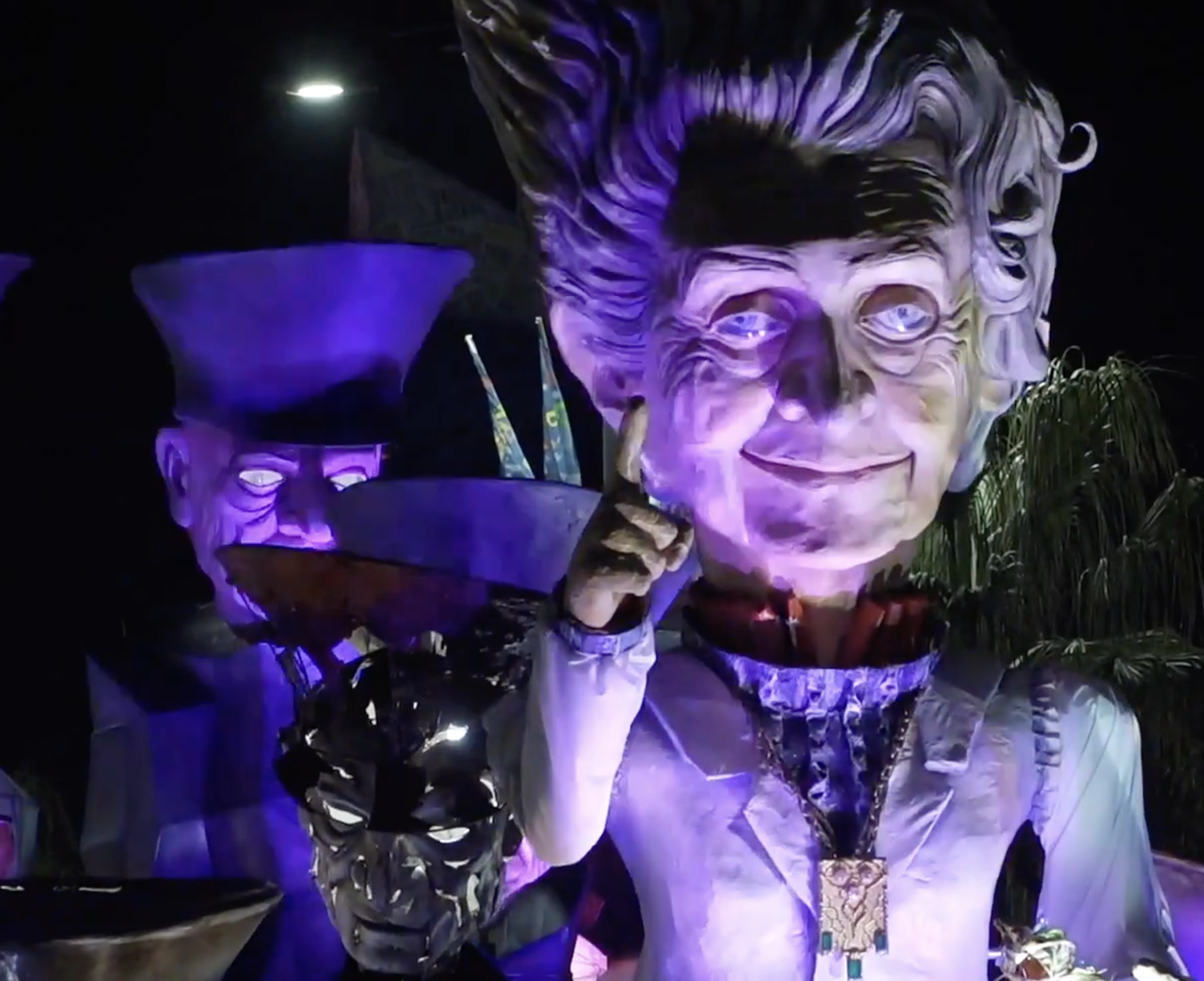 CARNEVALE DI VIAREGGIO (SFILATA NOTTURNA) – SIENA